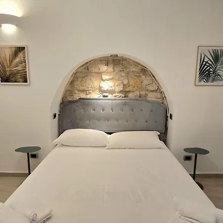 Pure Minimal Loft Barivecchia Old Town בארי