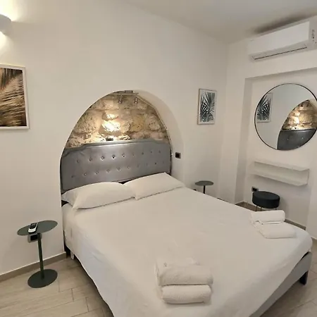 Pure Minimal Loft Barivecchia Old Town דירה