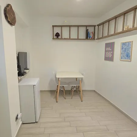 Pure Minimal Loft Old Town 아파트